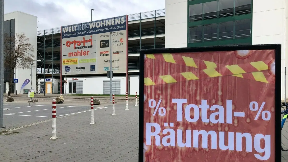 Sieht nicht aus, als es noch eine Kompromisslösung gibt. Das Opti Möbelhaus in Neu-Ulm hat angekündigt, spätestens Ende März 2023 zu schließen.