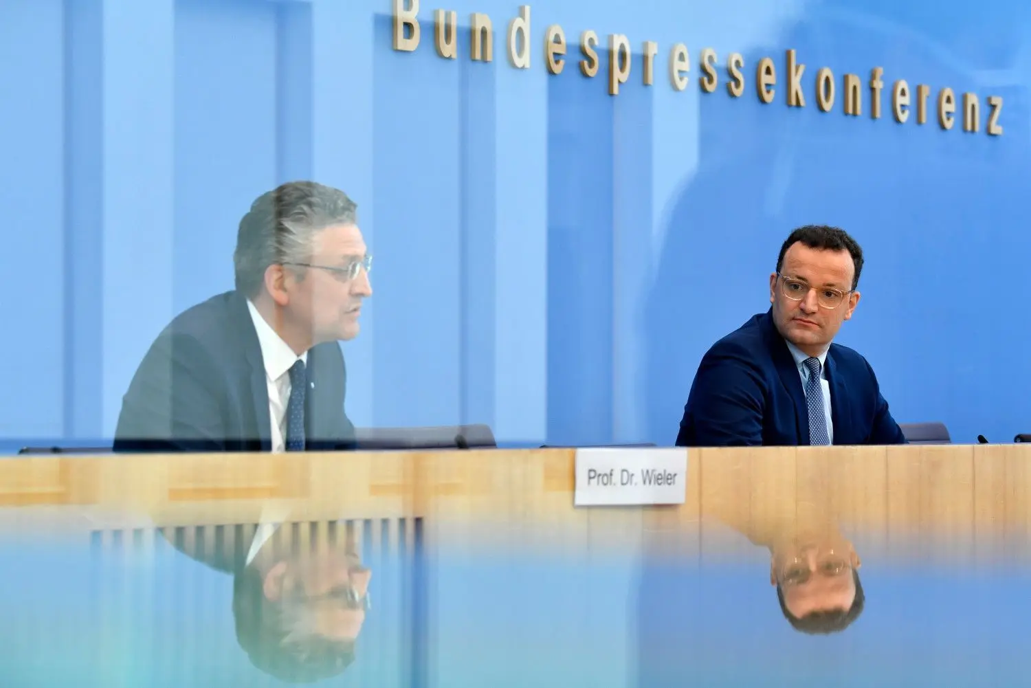 Fahren „auf Sicht“: Lothar H. Wieler (l), Präsident des Robert-Koch-Instituts, und Bundesgesundheitsminister Jens Spahn (CDU) in einer PK zur Corona-Pandemie.