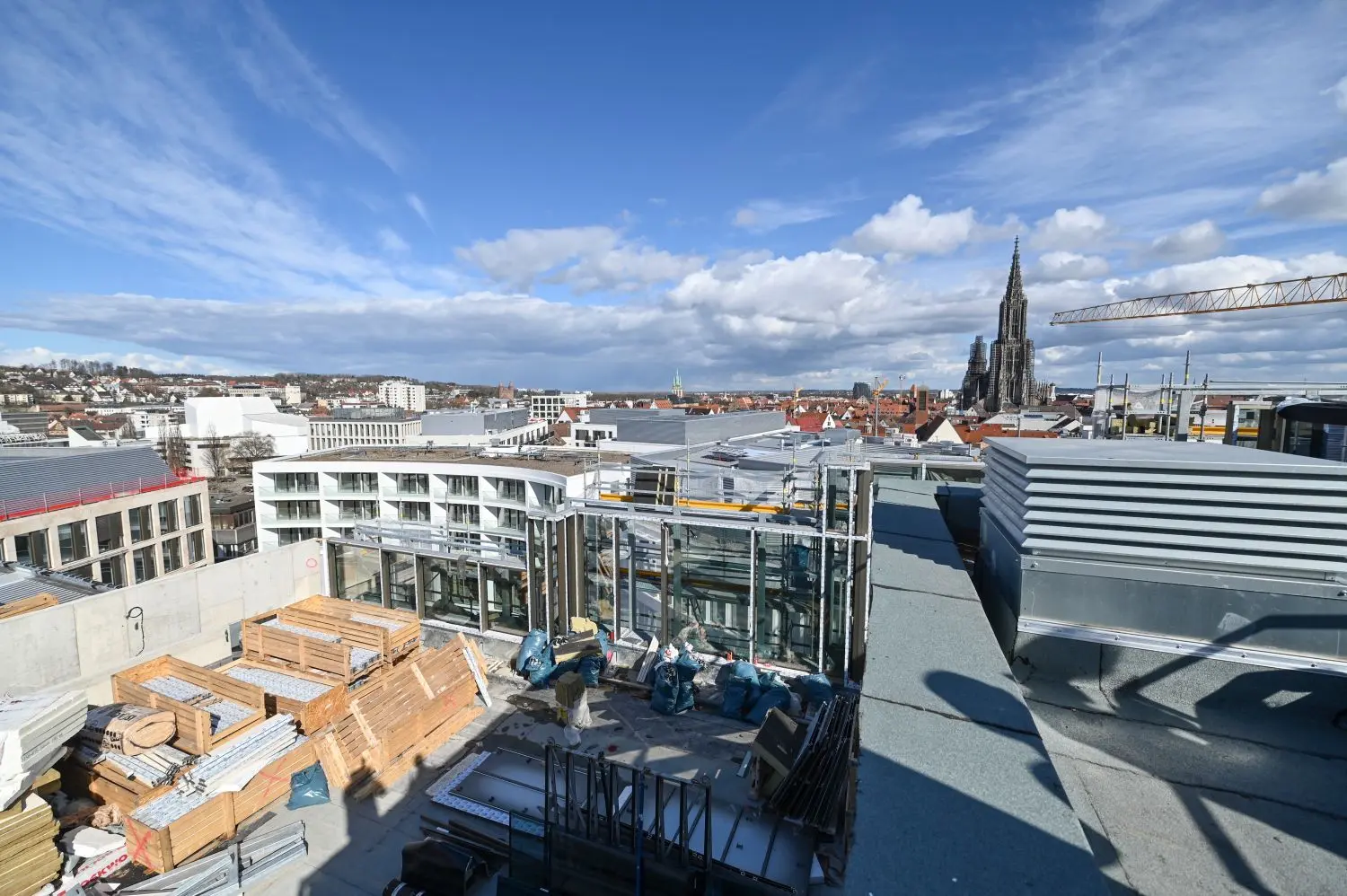 Von der Dachterrasse des Me and All Hotels wird man über die Dächer von Ulm blicken.⇥