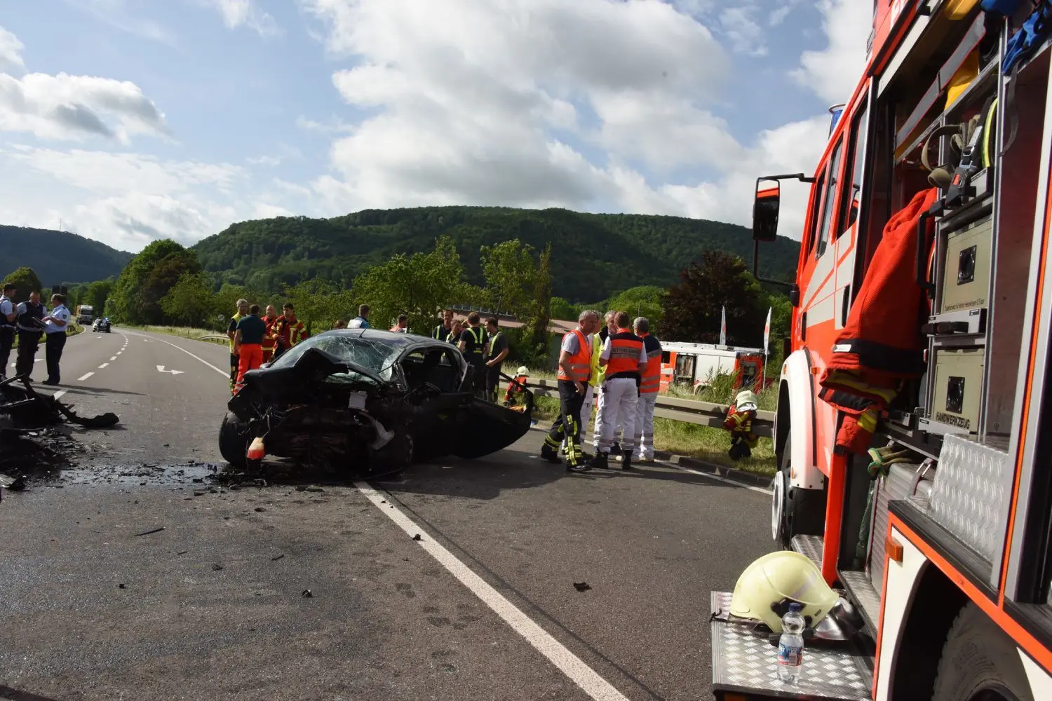Schwerer Unfall auf der B 312 zwischen Pfullingen und Unterhausen.