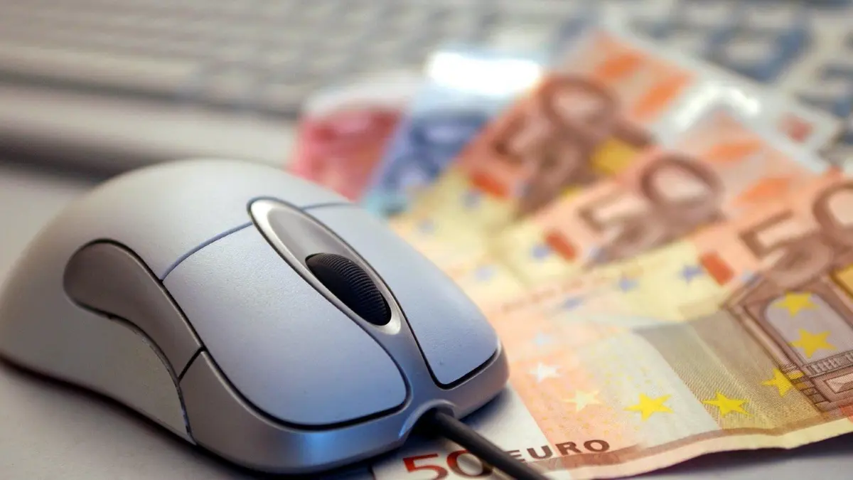 Wer verwaltet künftig Lübbens Geld? Die Leitung des Fachbereichs der Finanzen ist vakant. Eine erste Ausschreibung blieb erfolglos.
**** eli@s-Archivfoto **** <B>Für einen Kredit kann sich der Blick ins Internet lohnen. <I>Foto: gms</I></B> <B>Computer-Maus statt Brecheisen: Per Internet werden Bankkunden um ihr Geld geprellt. <I>Foto: gms</I></B> <B>Im Bexbacher Rathaus spielt die elektronische Verwaltung noch keine Rolle. <I>Foto: Markus Heitz</I> <p> </B> <B>Immer mehr Verbraucher beschaffen sich Kredite von Privatpersonen über das Internet. <I>Foto: dpa <p> </I></B> <B>Online-Banking ermöglicht es, von zu Hause aus Bankgeschäfte zu erledigen. Allerdings werden die elektronischen Dienste in Deutschland seltener als in anderen Ländern genutzt. <I>Foto: dpa</I> <p> </B> <B>Wer Bankgeschäfte im Internet macht, kann dabei auf die Hilfe verschiedener Programme setzen. <I>Foto: dpa <p> </I></B>