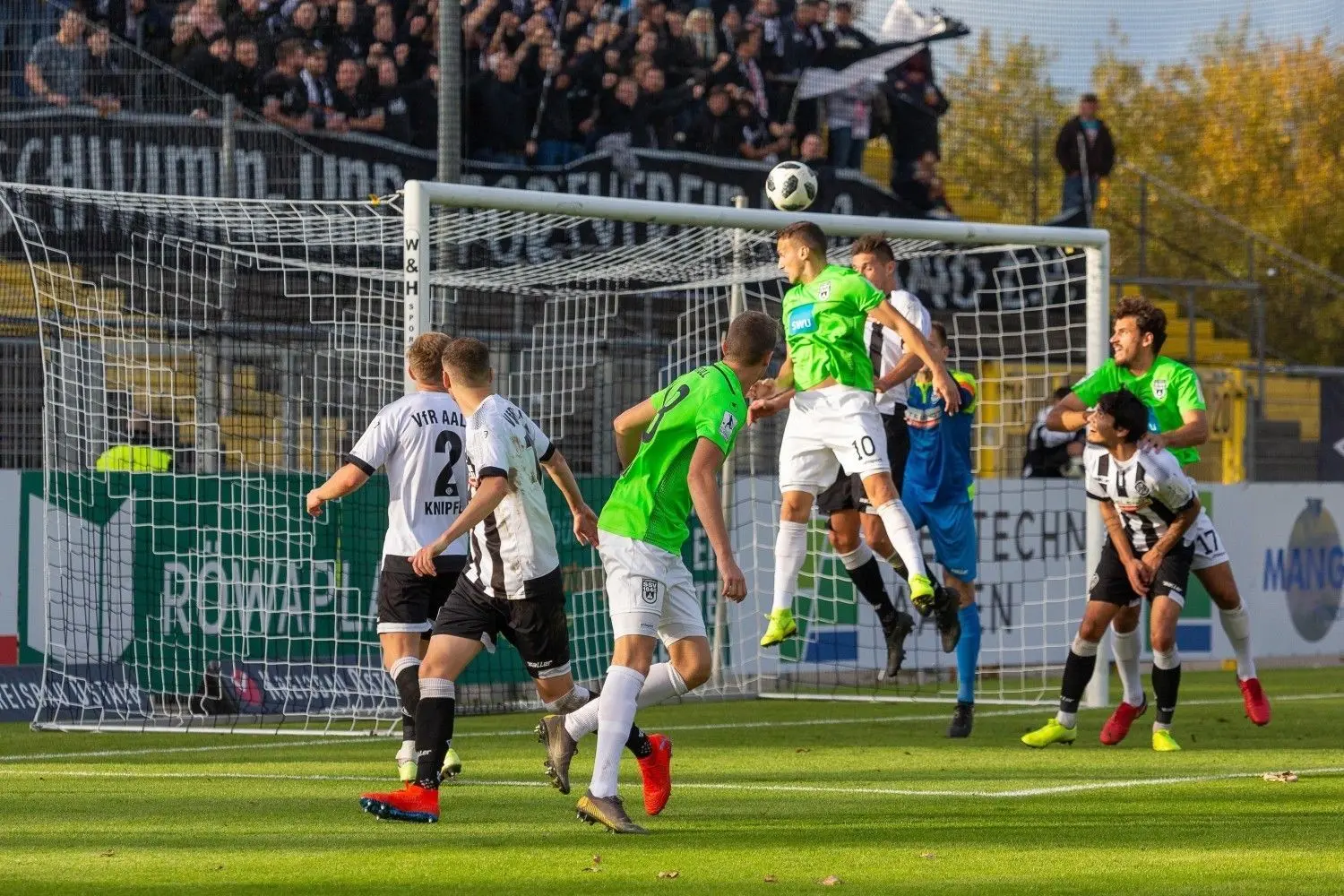 In dieser Szene scheiterte er noch, doch wenige Minuten später brachte Ardian Morina dem SSV 46 per Kopfball – präzise ins rechte Eck platziert – den Ausgleich zum 2:2-Endstand.