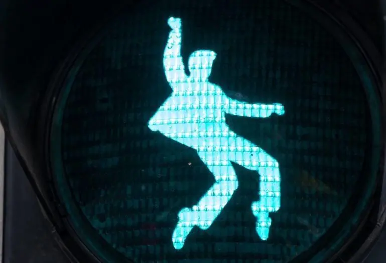 In Friedberg in Bayern schwingt Elvis seine Hüfte.