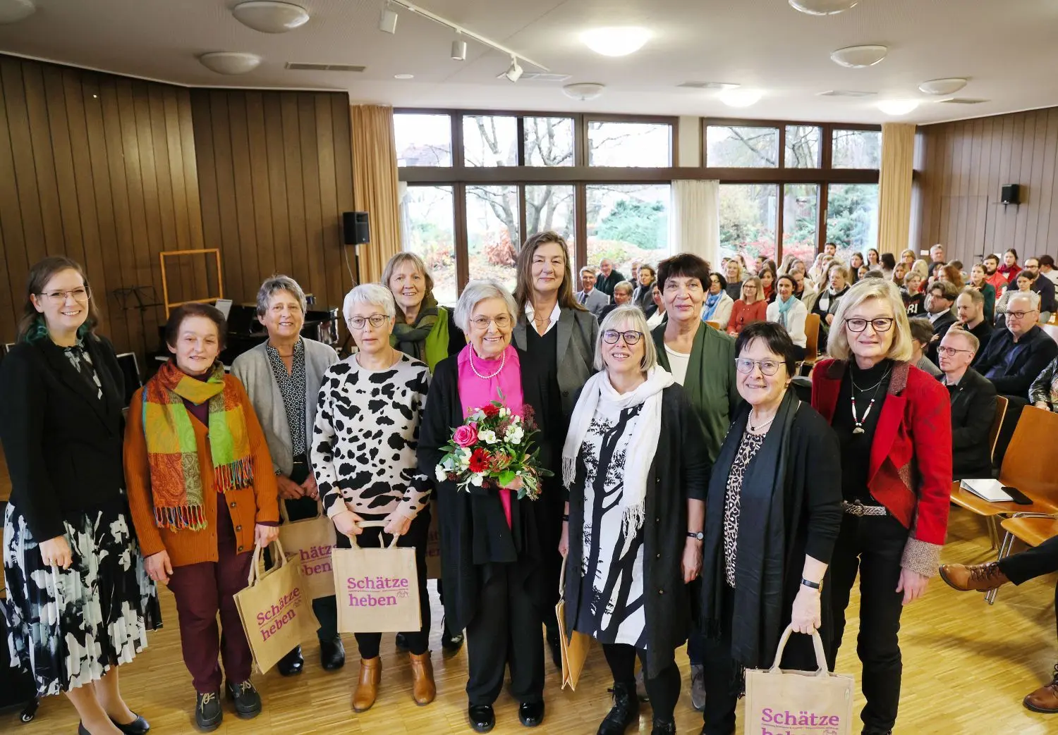 Die Teilnehmerinnen des ersten Kurses 1973 der Evangelischen Fachschule für Sozialpädagogik in Schwäbisch Hall.