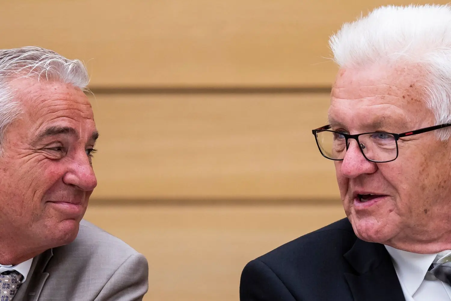 Verstehen sich: Baden-Württembergs grüner Ministerpräsident Winfried Kretschmann (rechts) und Vize-Regierungschef Thomas Strobl (CDU).