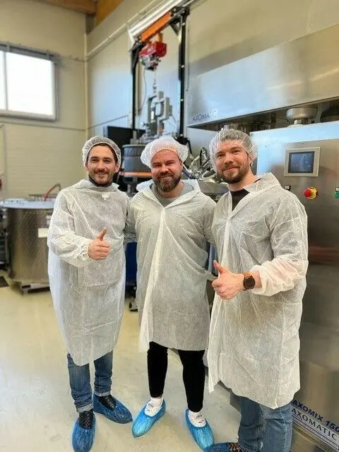 Im Labor tüfteln die Jung-Unternehmer an neuen Rezepturen.⇥