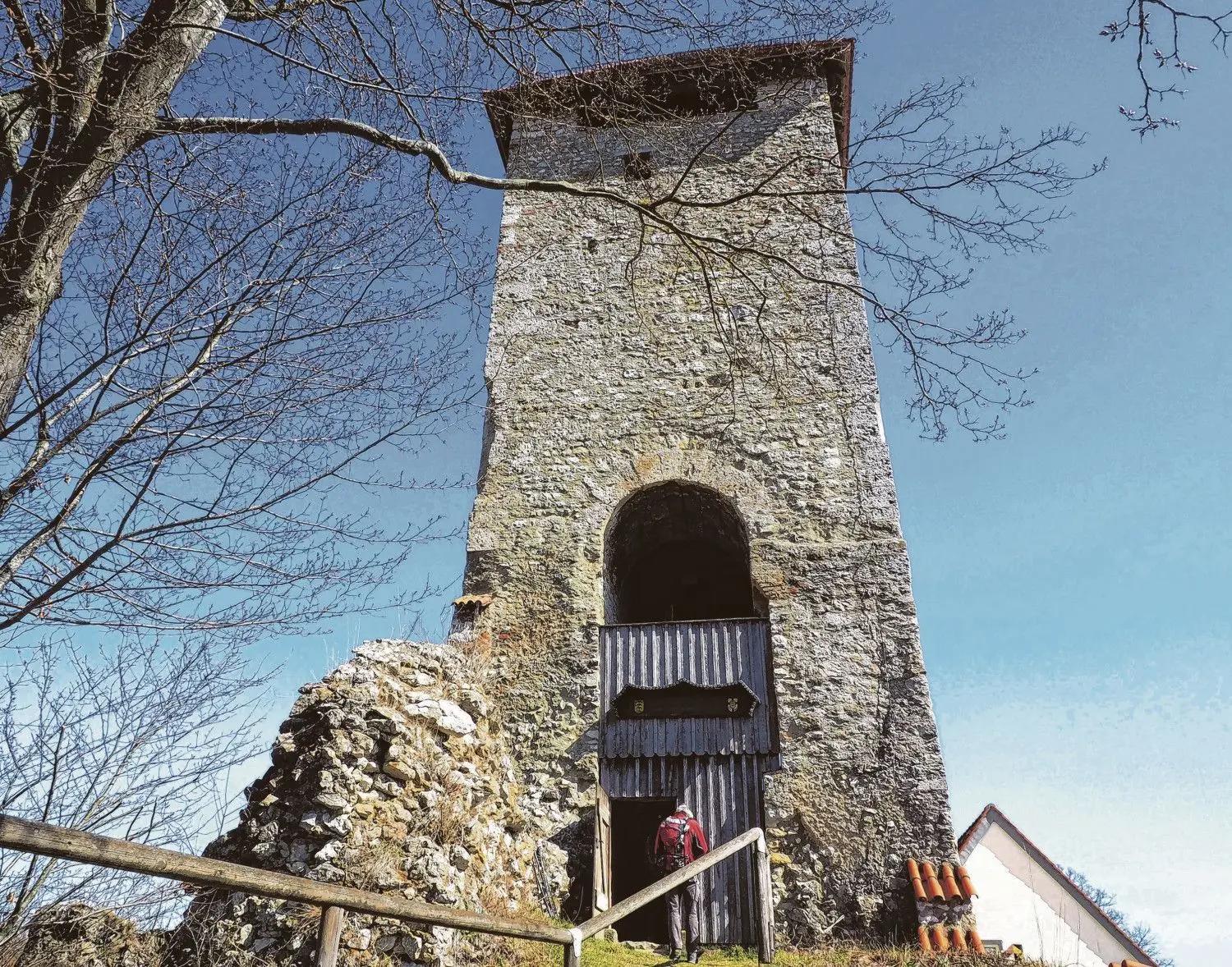 Lohnendes Ziel in Rechtenstein: Burgturm aus dem 12. Jahrhundert.
