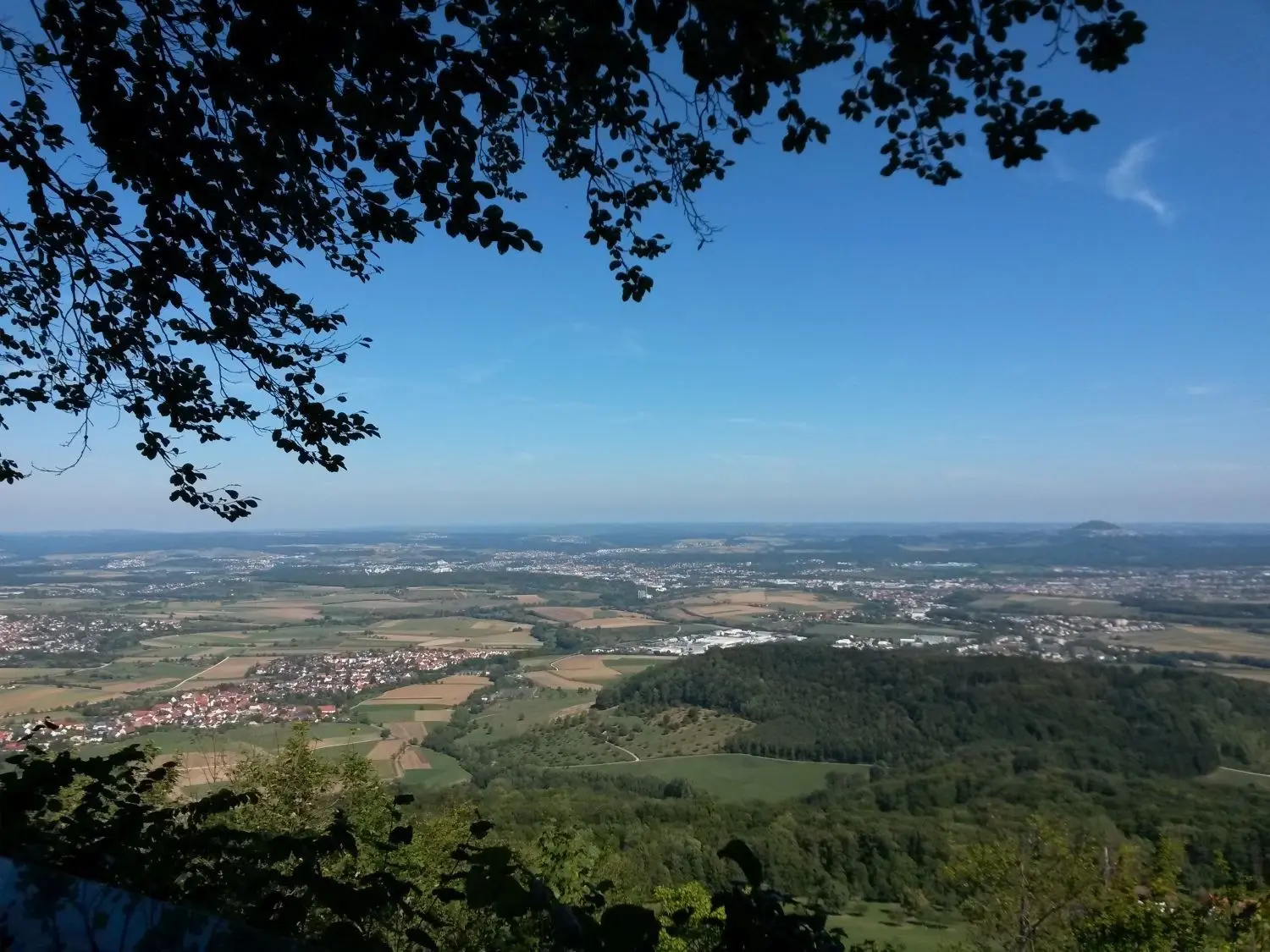 Vom Fuchseck wird man beim Wandern mit einem herrlichen Ausblick aufs Filstal belohnt.