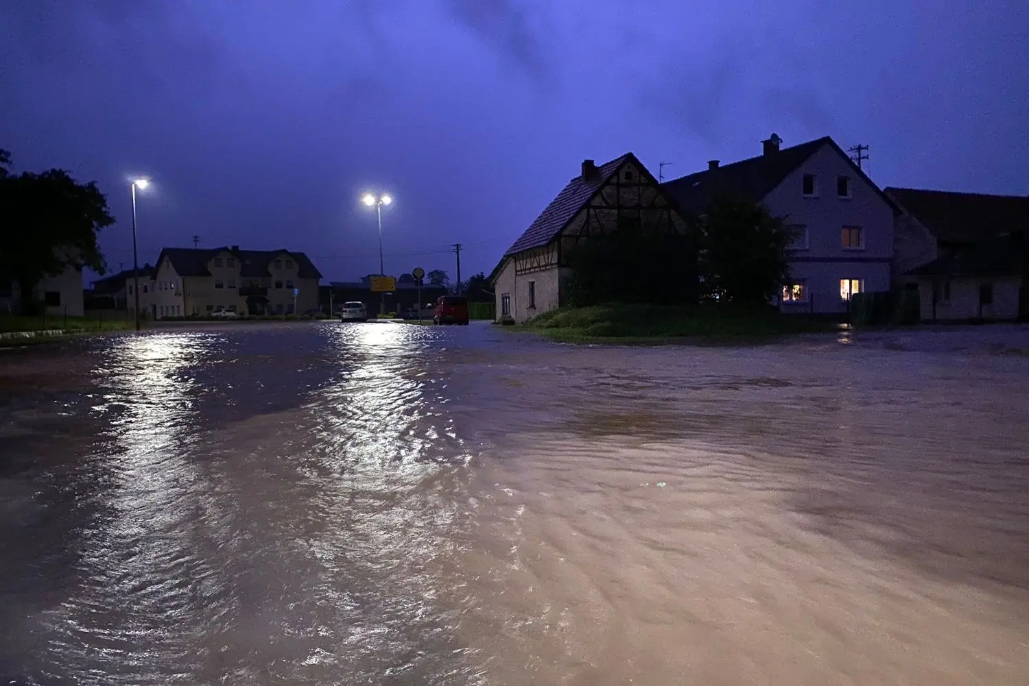 Wo zuvor Straßen waren, sind Seen und Ströme entstanden.