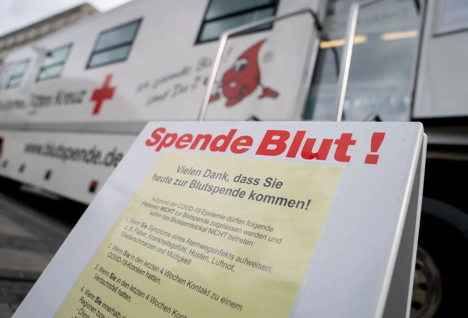 Auch in Zeiten von Corona ist es wichtig, Blut zu spenden. Allerdings müssen bestimmt Dinge beachtet werden.