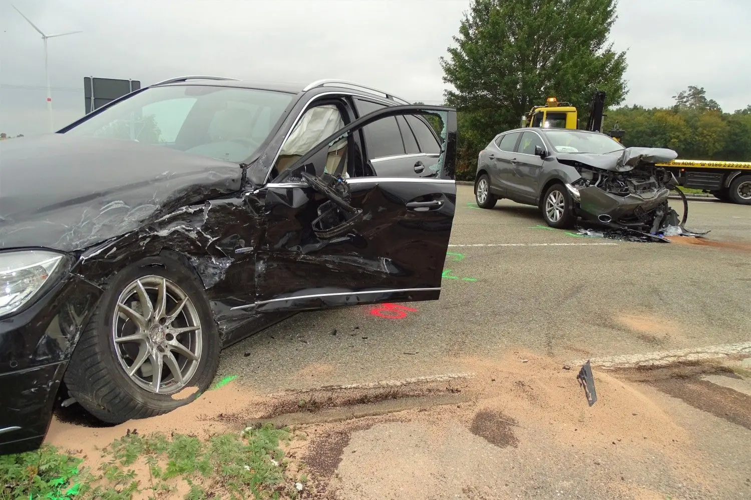Schwerer Verkehrsunfall zwischen Blaufelden und Niederweiler im Bereich der Abzweigung nach Lindlein: Ein Ehepaar erlitt der Polizei zufolge lebensgefährliche Verletzungen, zwei weitere Beteiligte wurden ebenfalls verletzt.