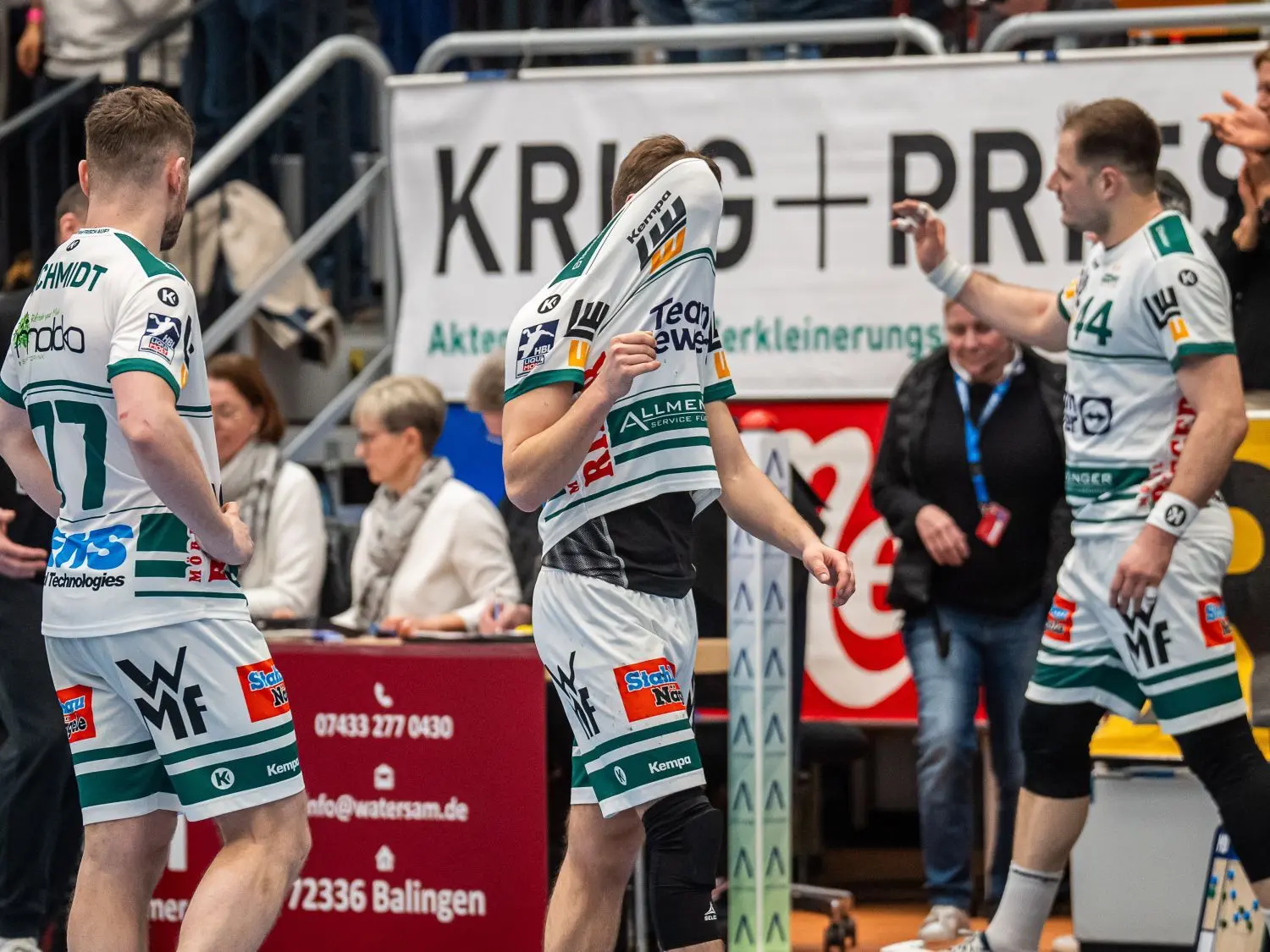 Am besten gar nicht erst auf die Ergebnis-Anzeigetafel schauen: Der Frust bei den Handballern von Frisch Auf Göppingen war nach der Niederlage beim HBW Balingen-Weilstetten groß.⇥