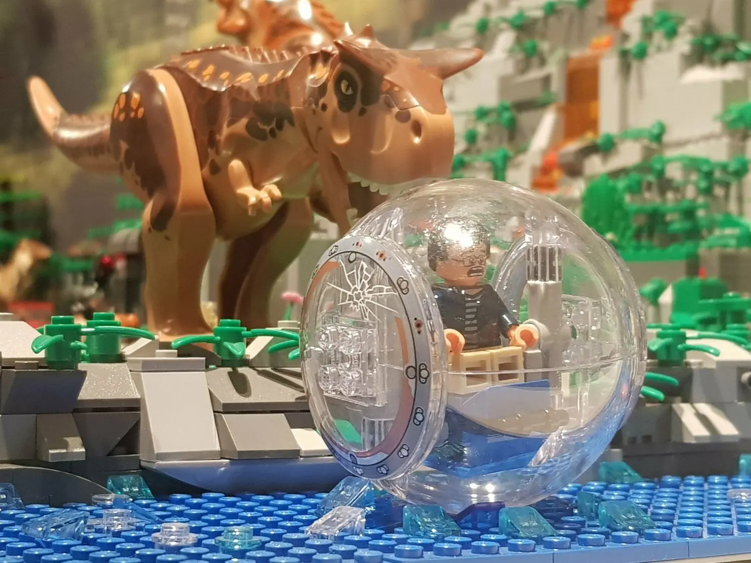 Flucht vor den Dinos: Jurassic Park im Kleinformat aus Lego.⇥