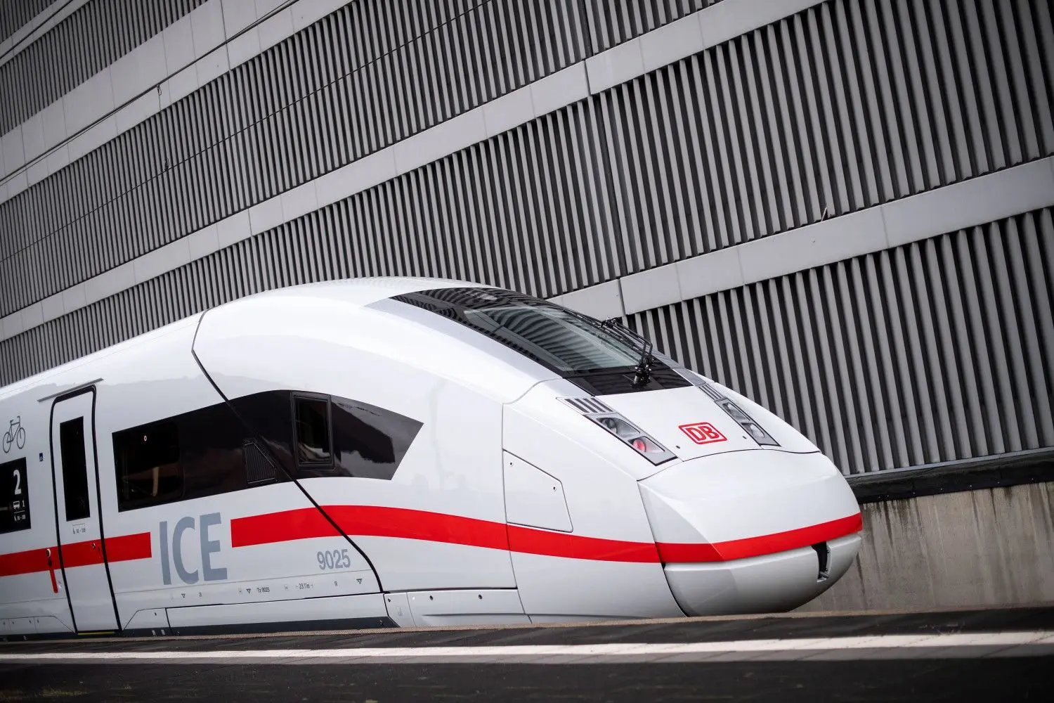 Versprechen mehr Tempo und Komfort: die neuen ICE4.