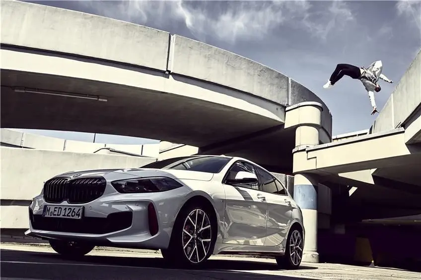 Mit dem bekannten Parcour-Läufer Jason Paul entstand Erdal Gülers Clip für BMW.