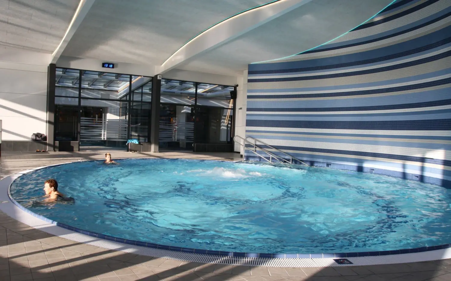 Das neue Bewegungsbecken im Ellwanger Hallenbad ist besonders geeignet für Sport-, Senioren- oder Reha-Gruppen.
