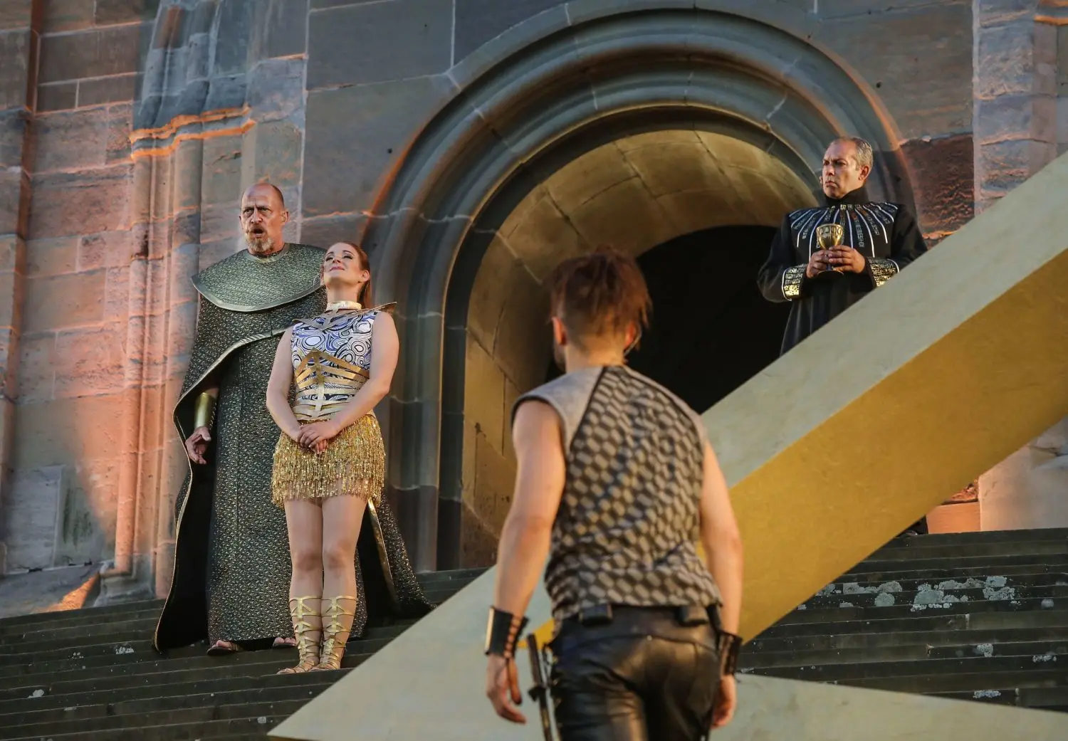 Freilichtspiele Schwäbisch Hall - Große Treppe - "Elton John und Tim Rice's AIDA" - Regie und Choreografie Christopher Tölle. Ausstattung: Kati Kolb⇥