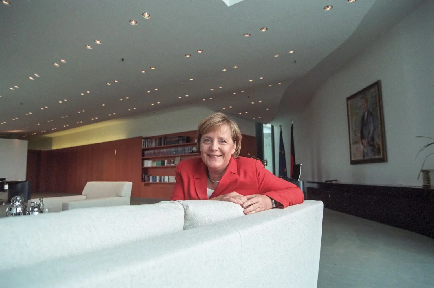 2006 soll bei einem Interview ein etwas privateres Bild entstehen. Das Motiv musste Biskup der Kanzlerin erst einmal vormachen – dann stellte sie es nach.