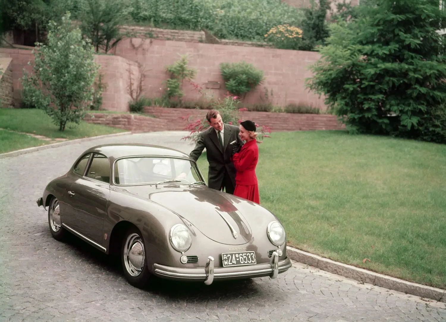 1955 wird am 356er gefeilt. Der Export nach Nordamerika spielt eine immer größere Rolle.