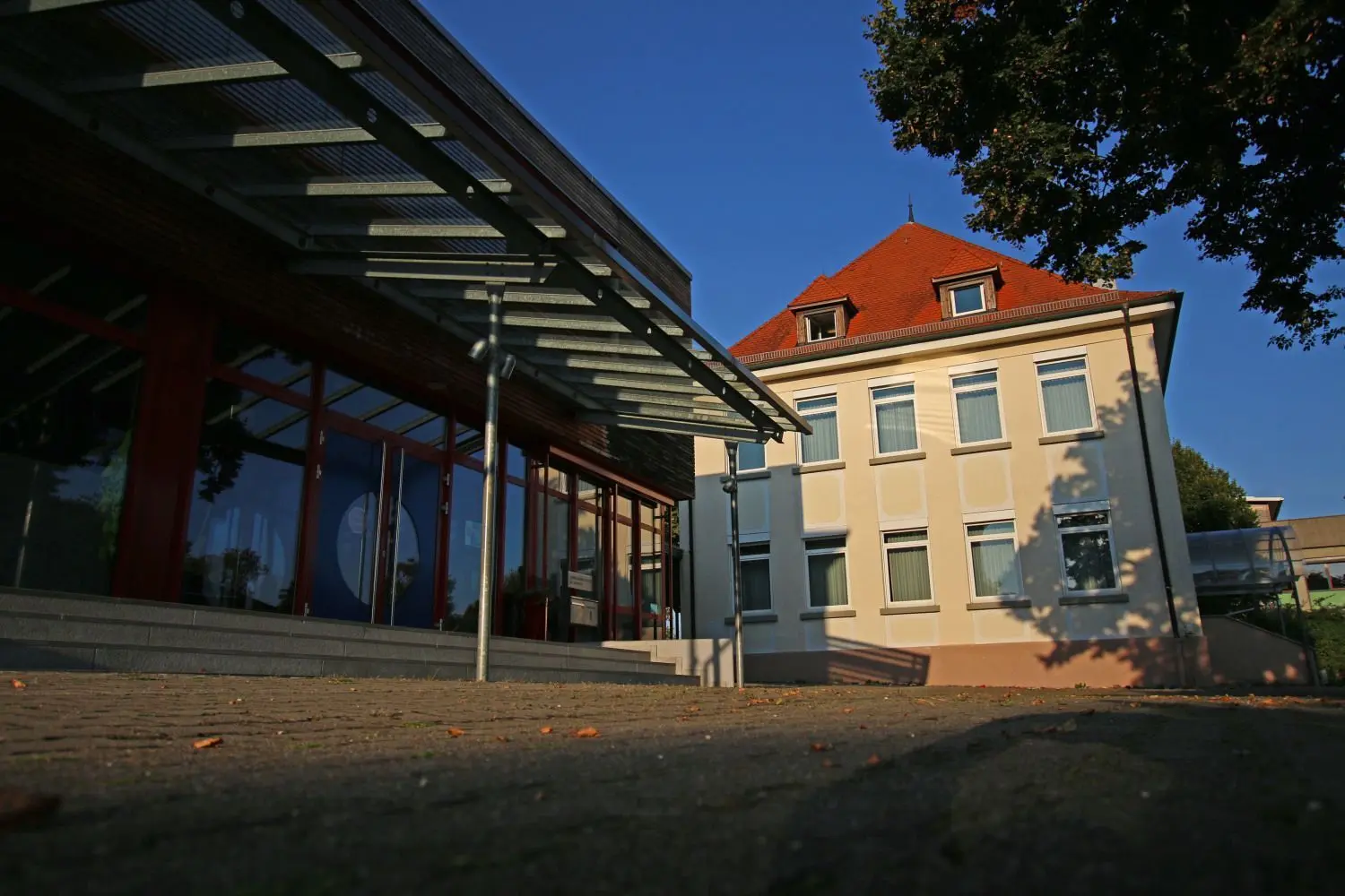 Die Ganztagsschule wird an der Ludwig-Uhland-Schule, im Bild der Standort auf der Reutte, fortgeführt.