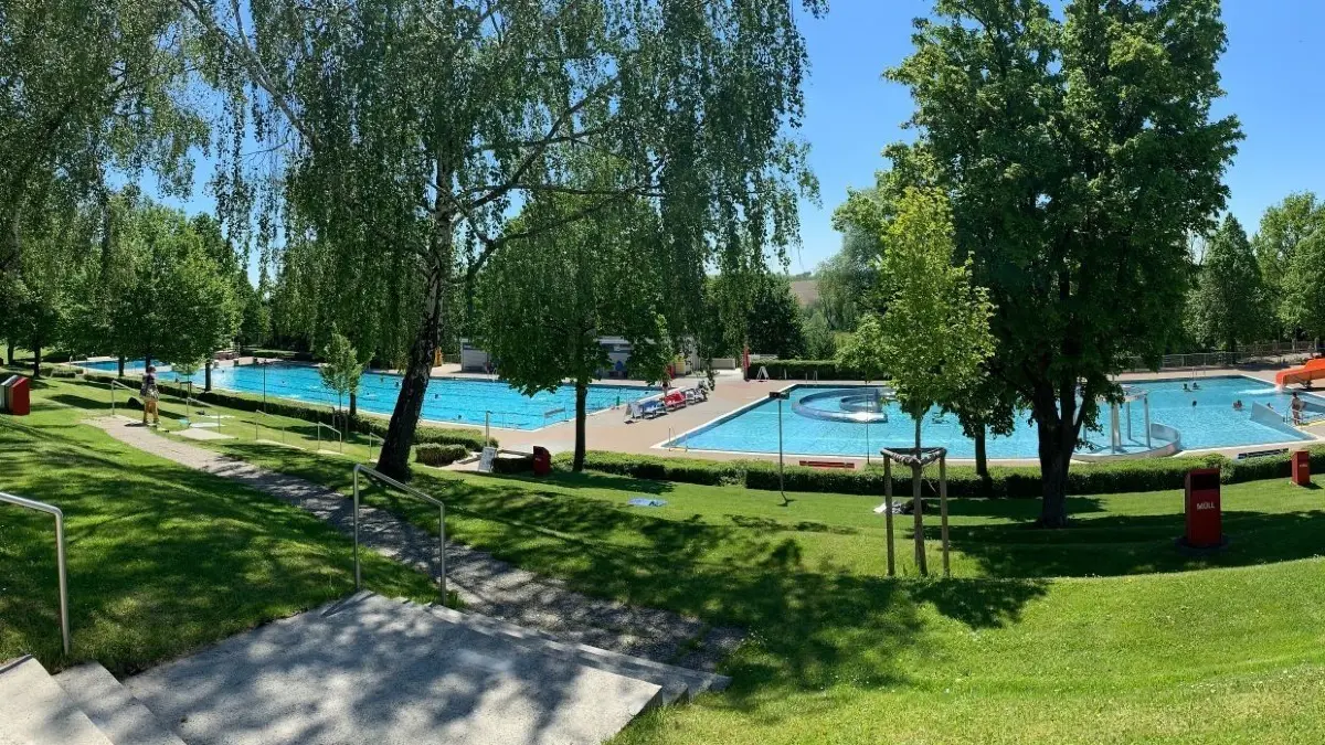 Am 1. Juni eröffnete das Ehinger Freibad. Zum Saisonstart strömten keine Menschenmassen ins Bad.