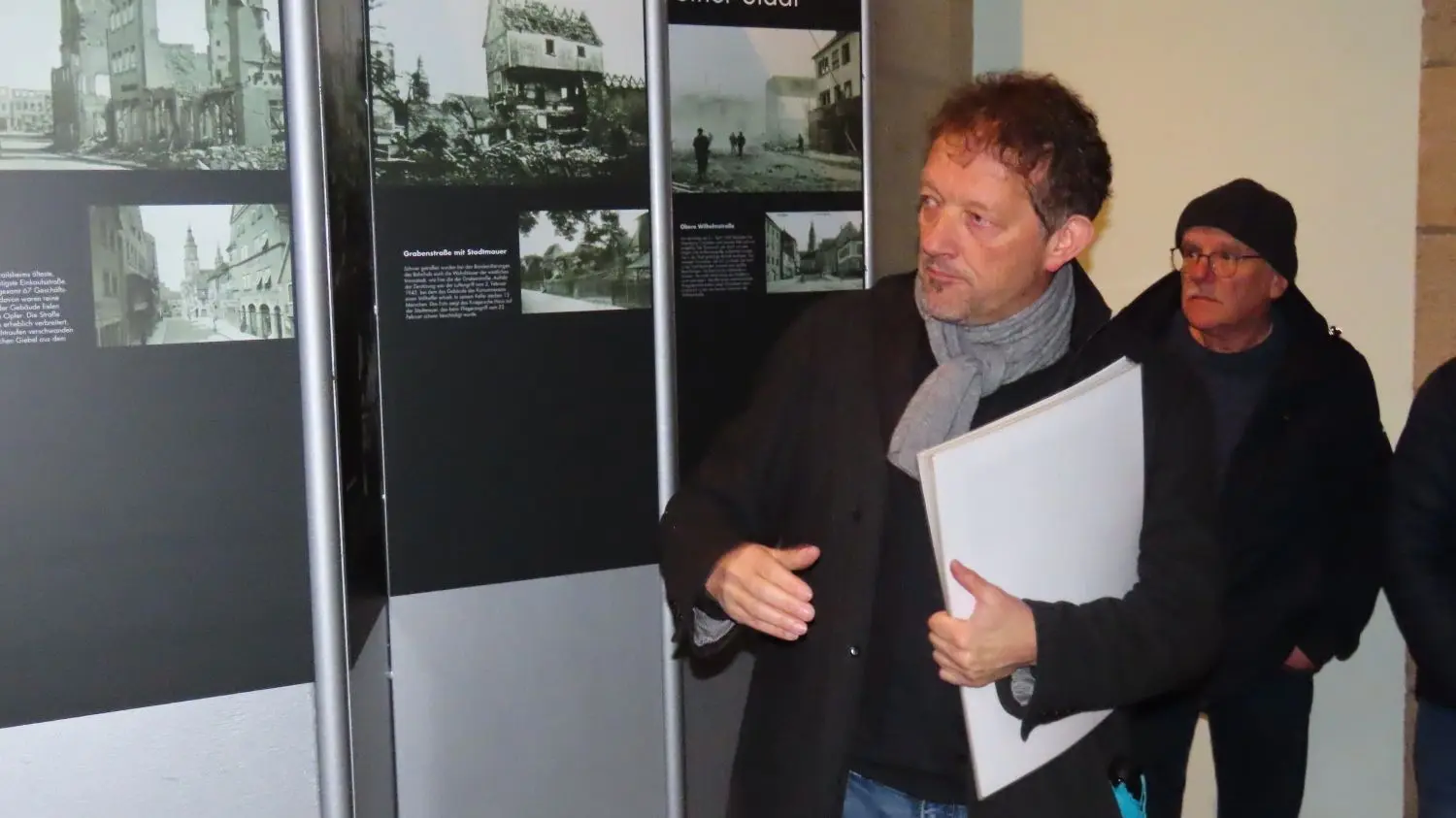 Folker Förtsch in der Ausstellung im Rathausturm.