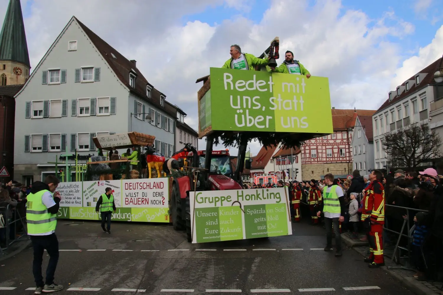 „Redet mit uns, statt über uns“ – so lautete der Aufruf der Honklinger Gruppe „Land-Schafft-Verbindung“, die in diesem Jahr auch schon in Berlin mit dem Traktor auf sich aufmerksam machte