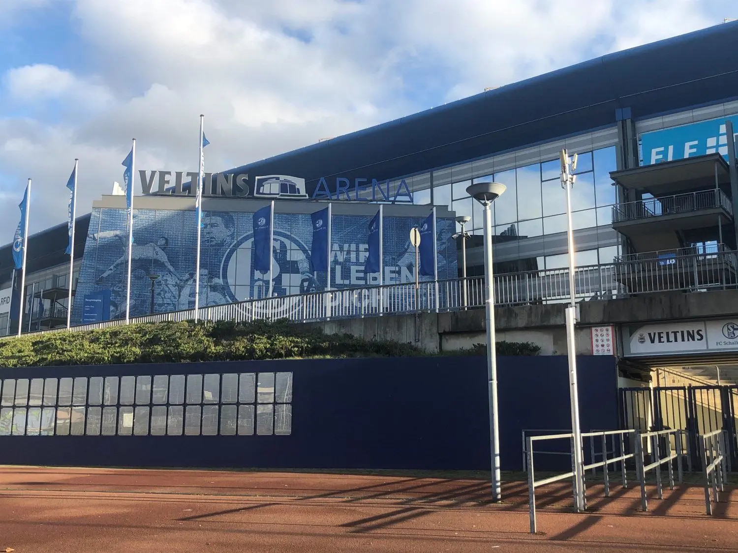 Nur noch wenige Stunden, dann rollt in der Veltins-Arena der Ball. Regionalligist Ulm hofft gegen den FC Schalke 04 auf die Überraschung.
