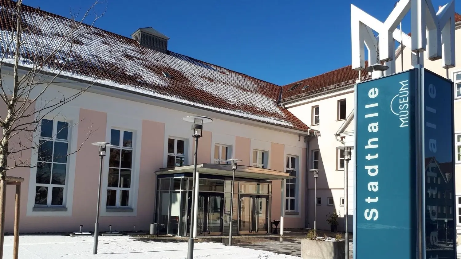 Im Hechinger „Museum“ lässt es sich gut Fasnet feiern (wovon linkes Bild zeugt). Allein die Kosten fürs Inventar bringen die Narren zum Verzweifeln.⇥