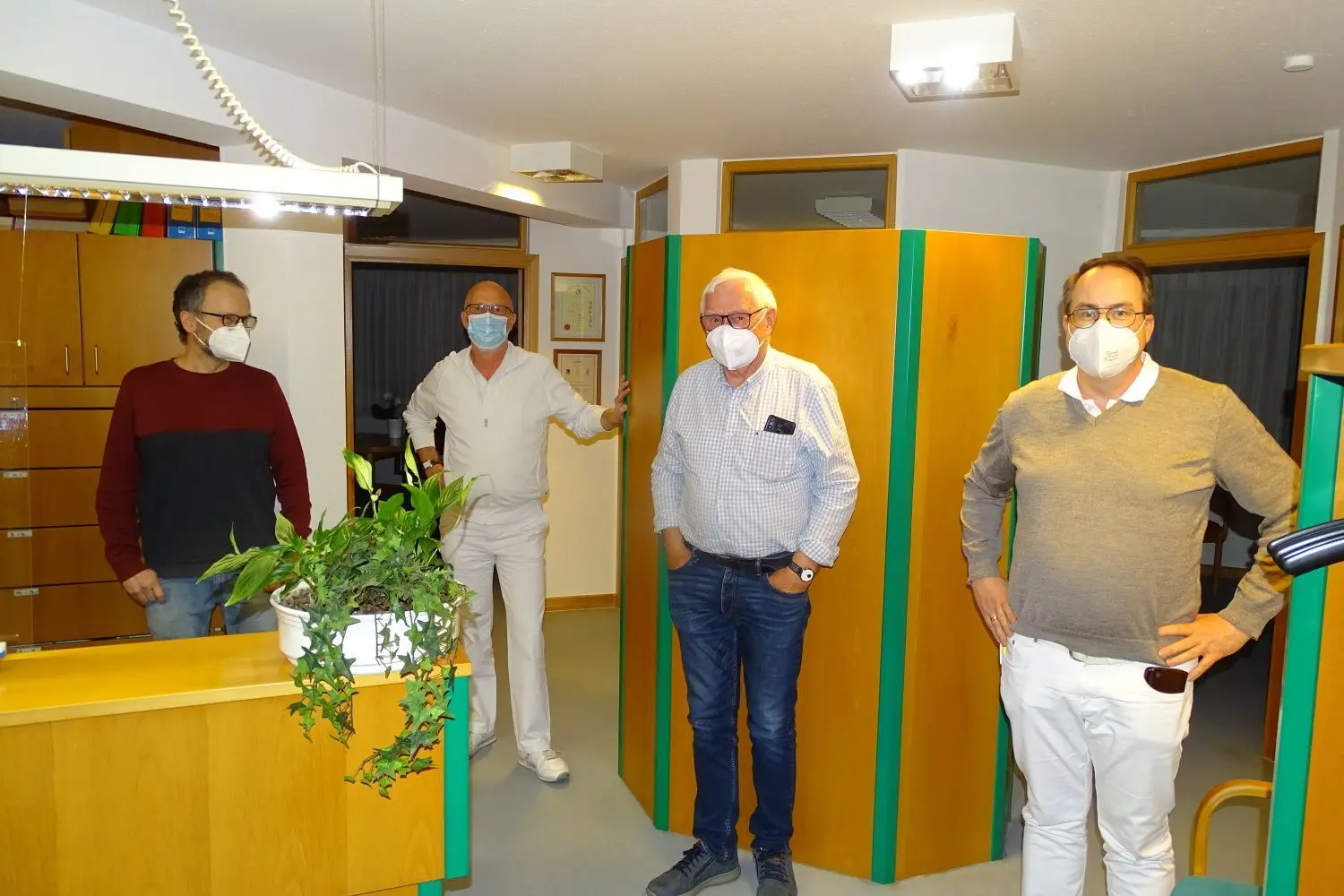 Die Ärzte Dr. Axel Fetzer, Dr. Helmut Kopp, Dr. Werner Schebesta und Dr. André Schröder-Son (von links).⇥