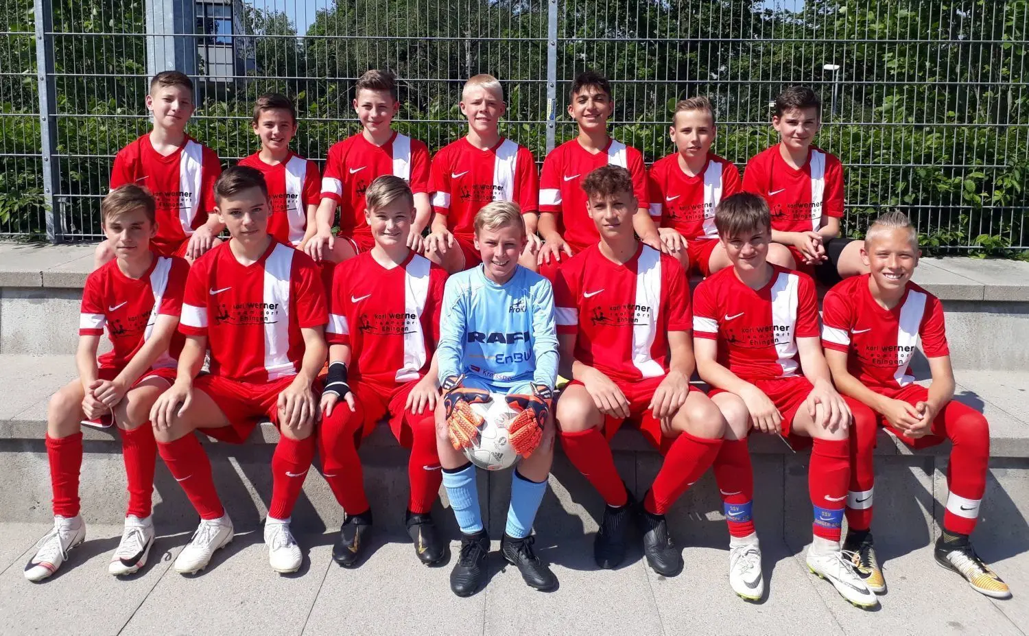 Starke Fußballer, die vom Johann-Vanotti-Gymnasium in Ehingen. Das Team qualifizierte sich fürs Bundesfinale bei Jugend trainiert für Olympia.⇥