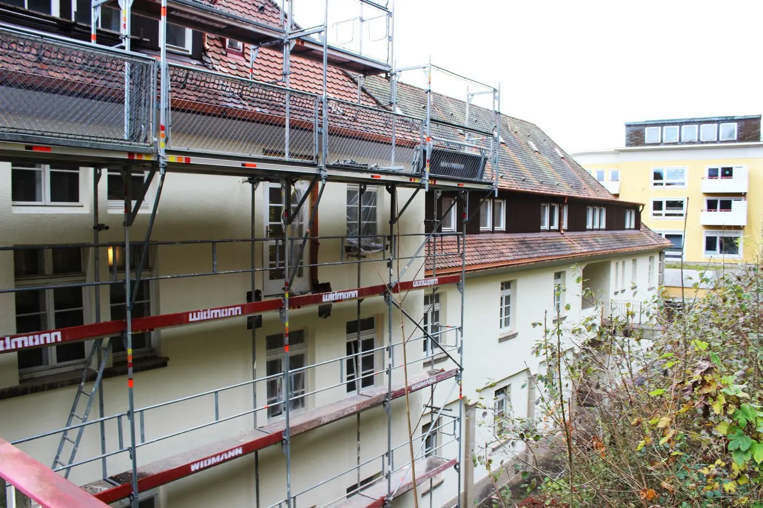 Das Feierabendhaus ist derzeit eingerüstet.⇥
