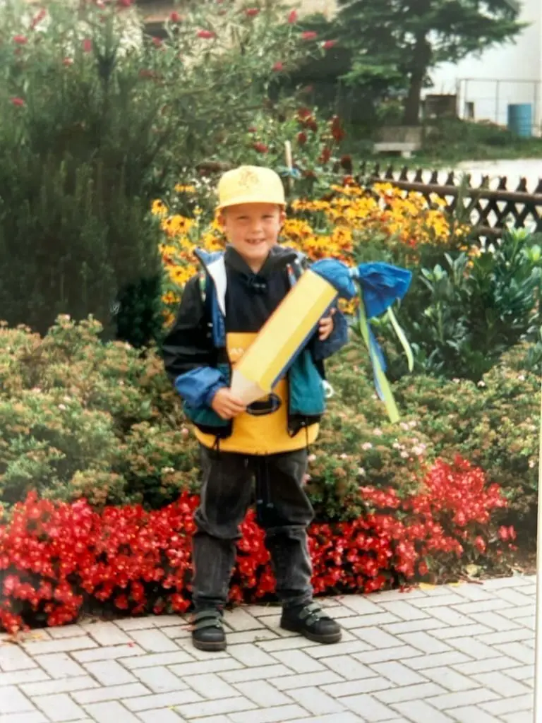 Thomas Schelkle als Kind am Tag seiner Einschulung...