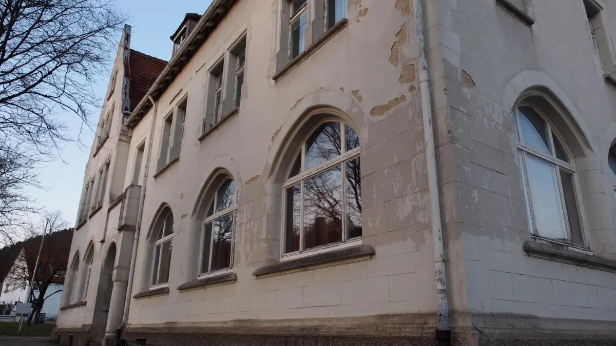 Das alte Schulgebäude 1904 in Schelklingen – wie es damit weitergeht, ist unklar. Abgerissen wird es jedenfalls nicht.
Gebäude 1904 in Schelklingen