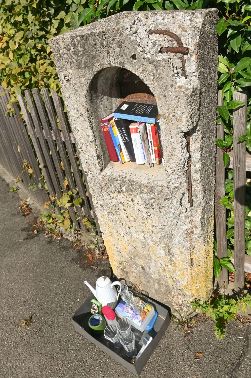 In dem alten Bildstock in der Weststadt werden Bücher getauscht. ⇥