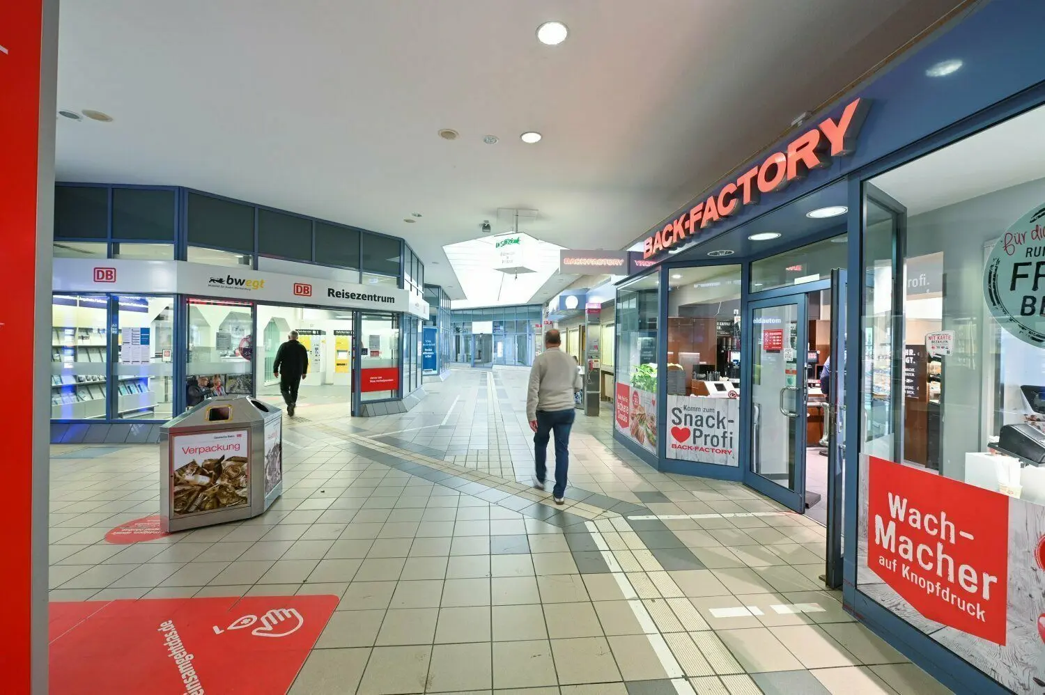 Die Querhalle ist derzeit eng, niedrig und verwinkelt.