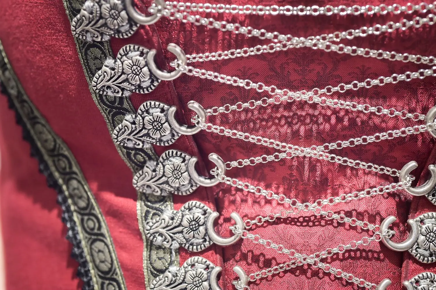 Die Haken sind den 200 Jahre  alten Originalen nachempfunden.