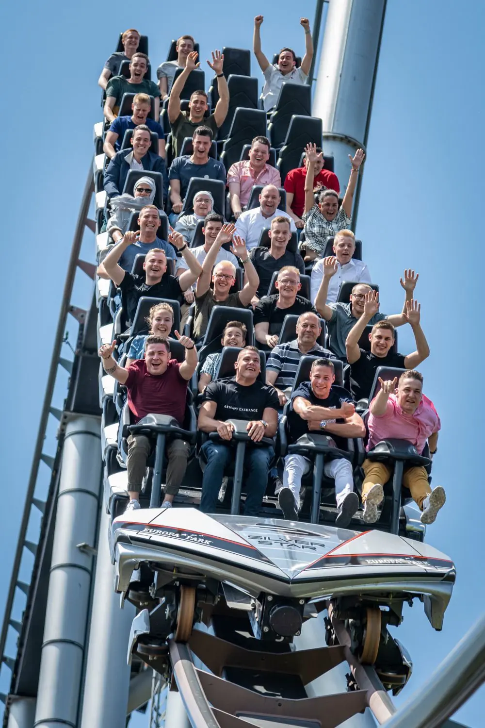 Dem Himmel so nahe: Die Schweizergarde in der Achterbahn „Silverstar.