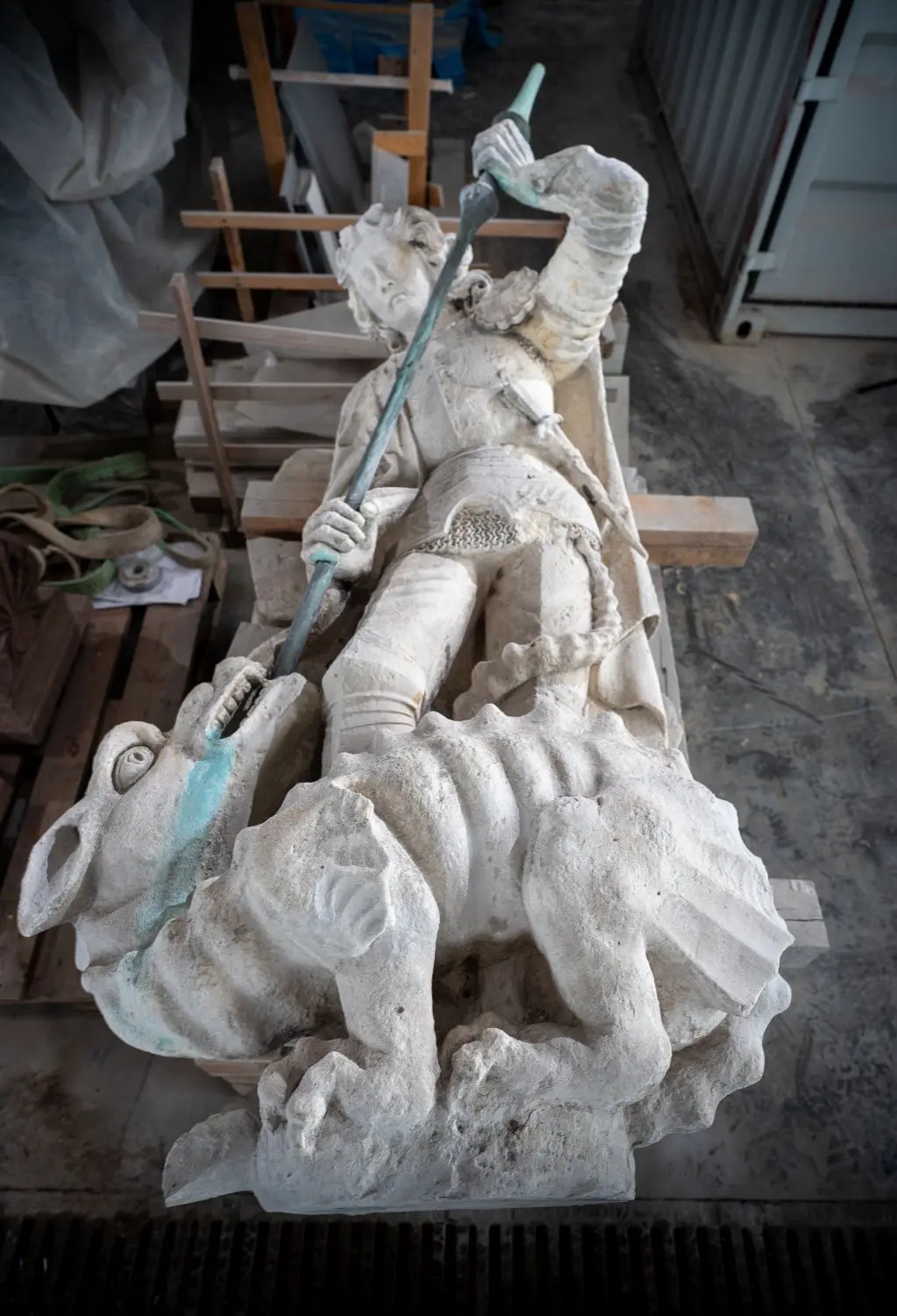 Der Heilige Georg, der den Drachen tötet, ist der Namenspatron der Ulmer Kirche.