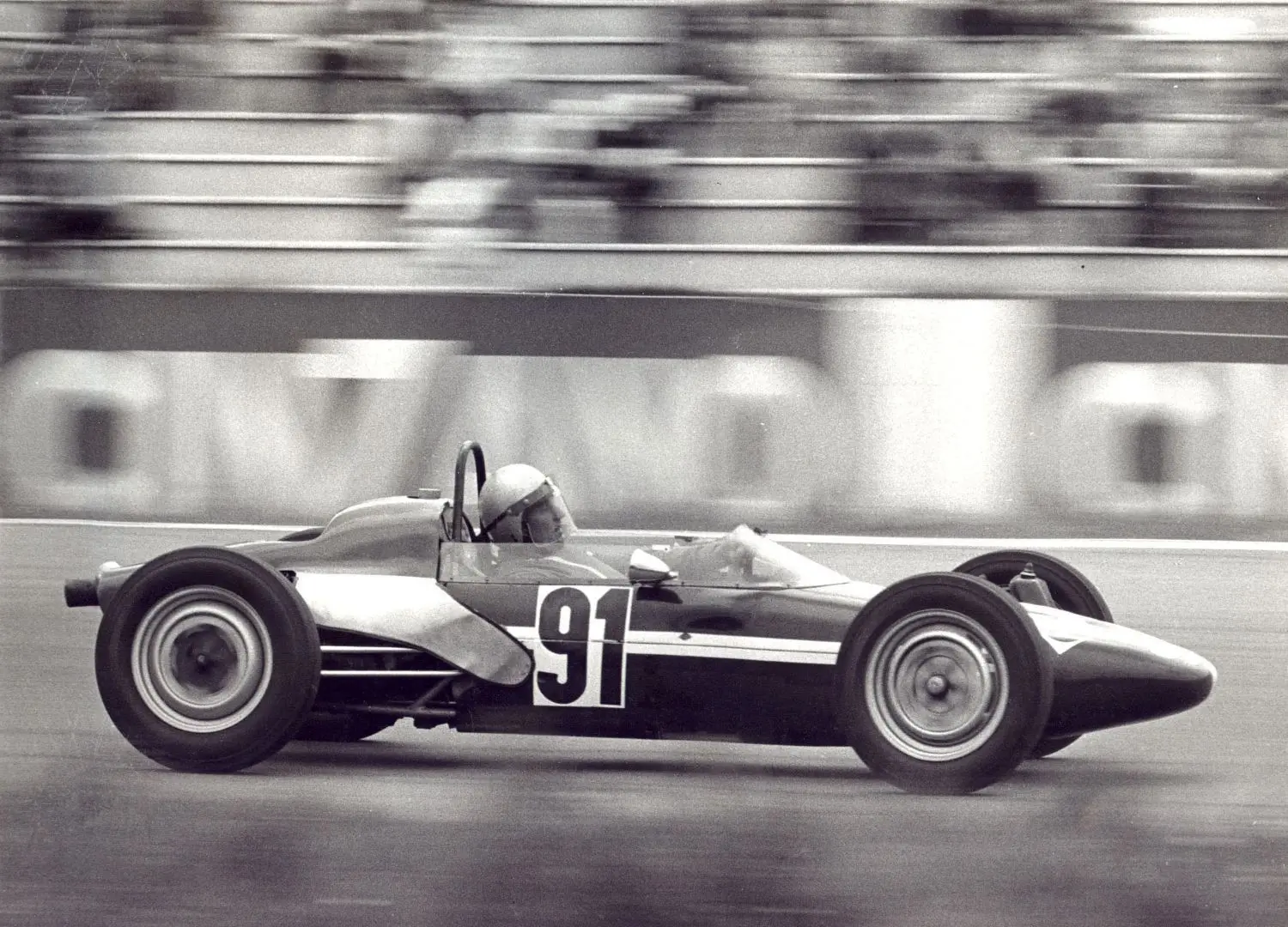 Eugen Kiemele, der Rennfahrer, hier auf einem undatierten Archivbild. Bis 1976 ist er in der Formel 3 und mit Porsche GT im Rennzirkus aktiv gewesen. ⇥