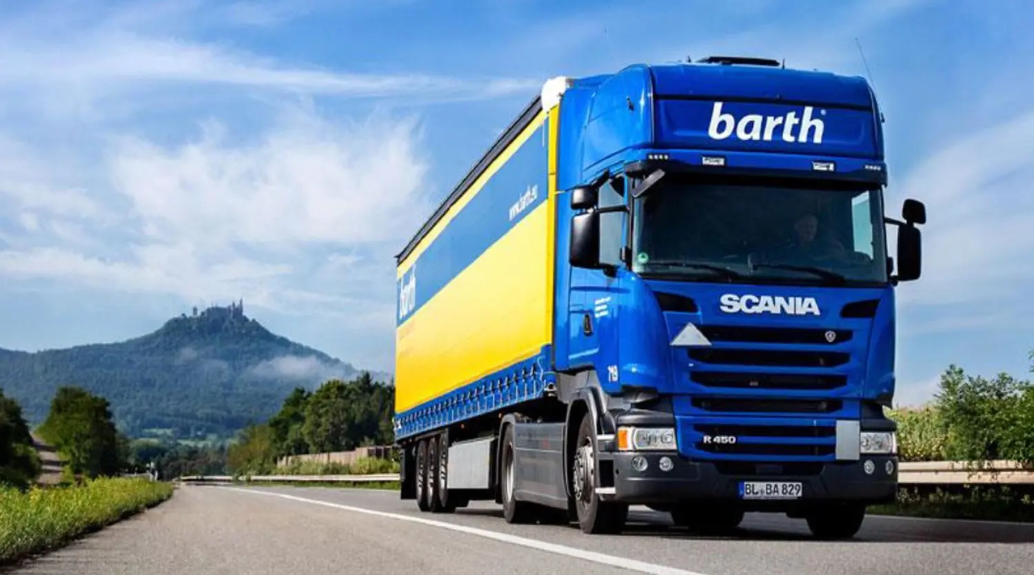Die blau-gelben Lastwagen der Spedition Barth wird man auch nach der Fusion auf den deutschen und europäischen Straßen sehen.