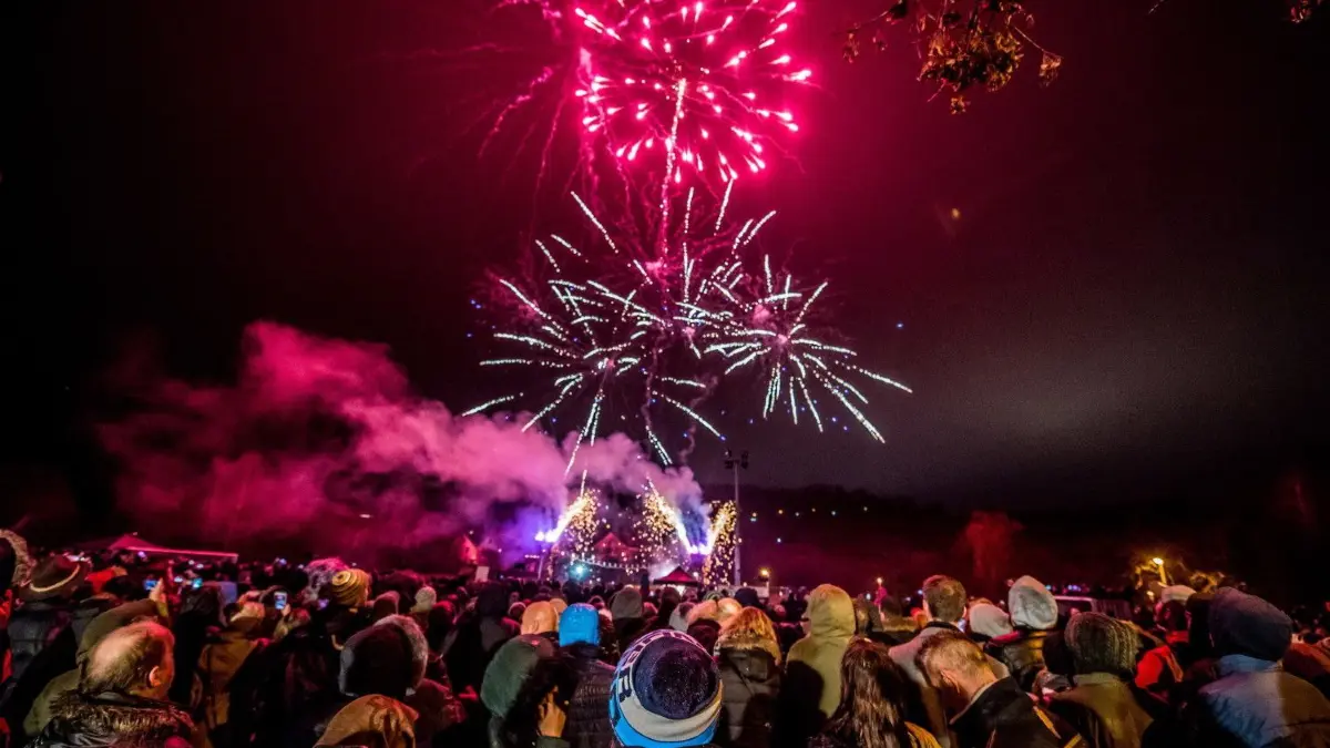 Auch im vergangenen Jahr erlebten die Besucher ein beeindruckendes Feuerwerk
Bartenbach Feuerwerk 2018 mit Musik Noexit, Feuershow