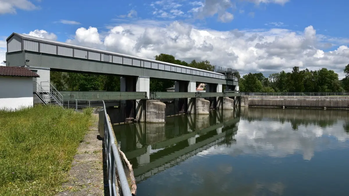 Würde Bayern gerne vom Bund übernehmen: das Wasserkraftwerk bei Altenstadt.
