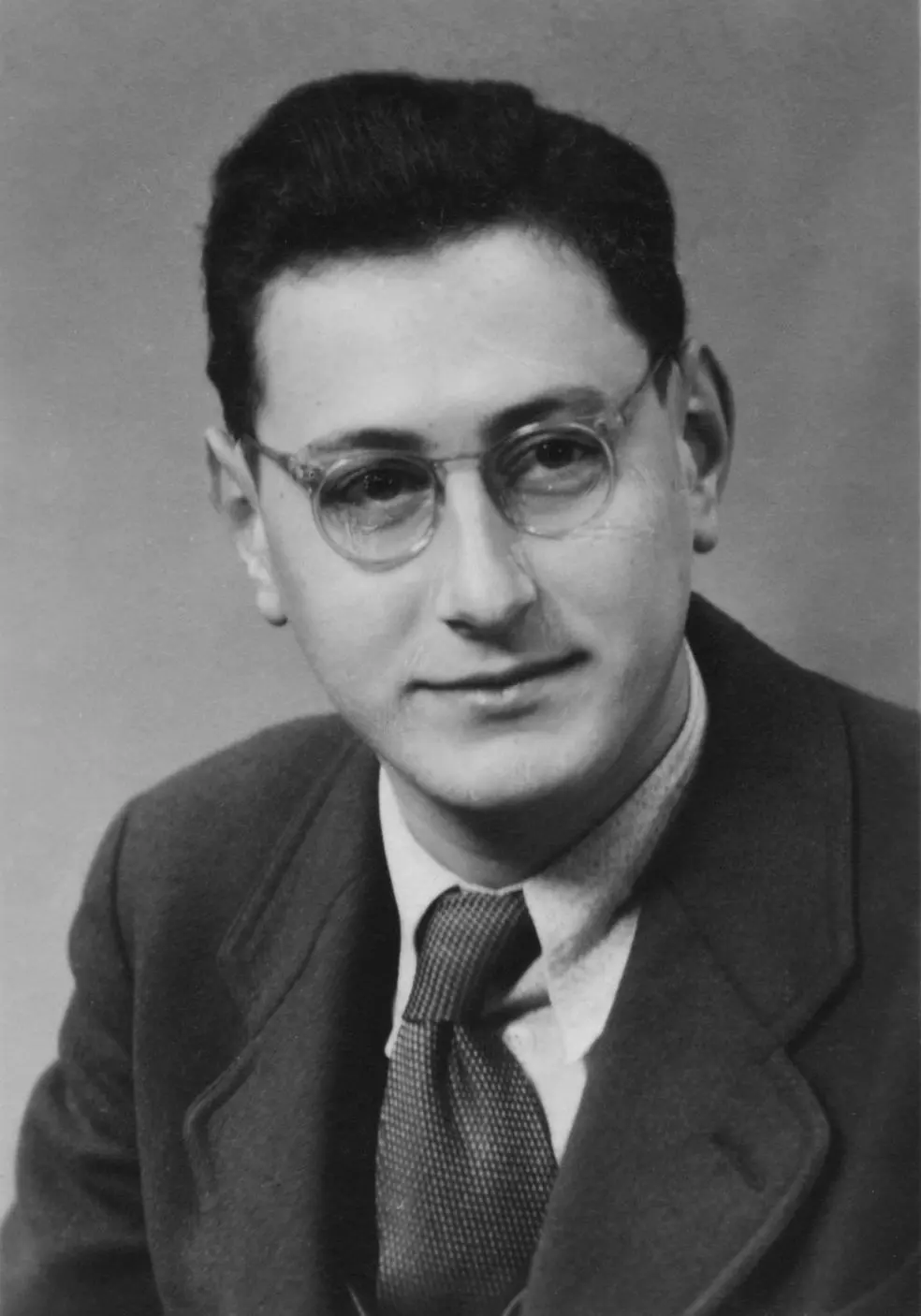 Er hat Krieg und Nazis überlebt: der junge Theologiestudent Walter Hetzel 1945. Foto: Privat