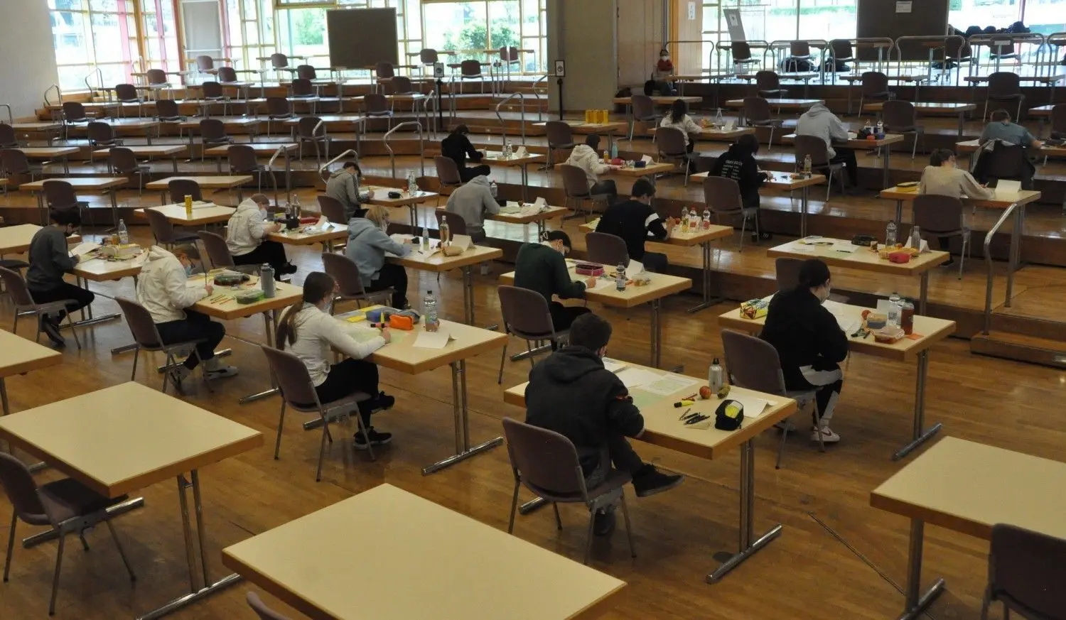 Die Abiturienten des Ehinger Johann-Vanotti-Gymnasiums in der Ehinger Lindenhalle.