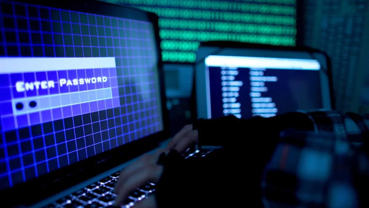 Hacker haben den Zweckverband gemeindliche Datenverarbeitung im Landkreis Neu-Ulm vorübergehend lahmgelegt.
ARCHIV - 25.08.2014, Köln: ILLUSTRATION - Ein Passwort wird auf einem Laptop über die Tastatur eingegeben. Mindestens acht Bundesländer, die Bundeswehr, die Bundespolizei und mehrere Bundesbehörden werden Ende September für den Fall eines großen Cyberangriffs auf Regierung und Verwaltung trainieren. Die Vorbereitungen dafür laufen schon auf Hochtouren. (zu dpa: «Über 50 Behörden nehmen an Übung zu Cyberangriff auf Regierung teil») Foto: Oliver Berg/dpa +++ dpa-Bildfunk +++