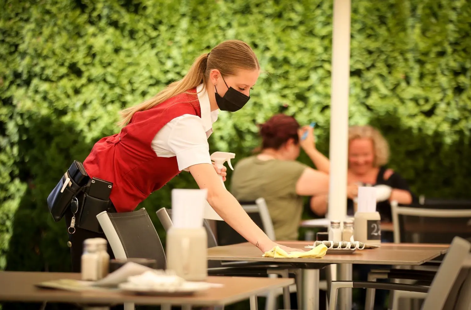 Besuch im Hotel Seligweiler: Betriebsrat hilft aussuchen, wer aus der Kurzarbeit zurückkommen darf