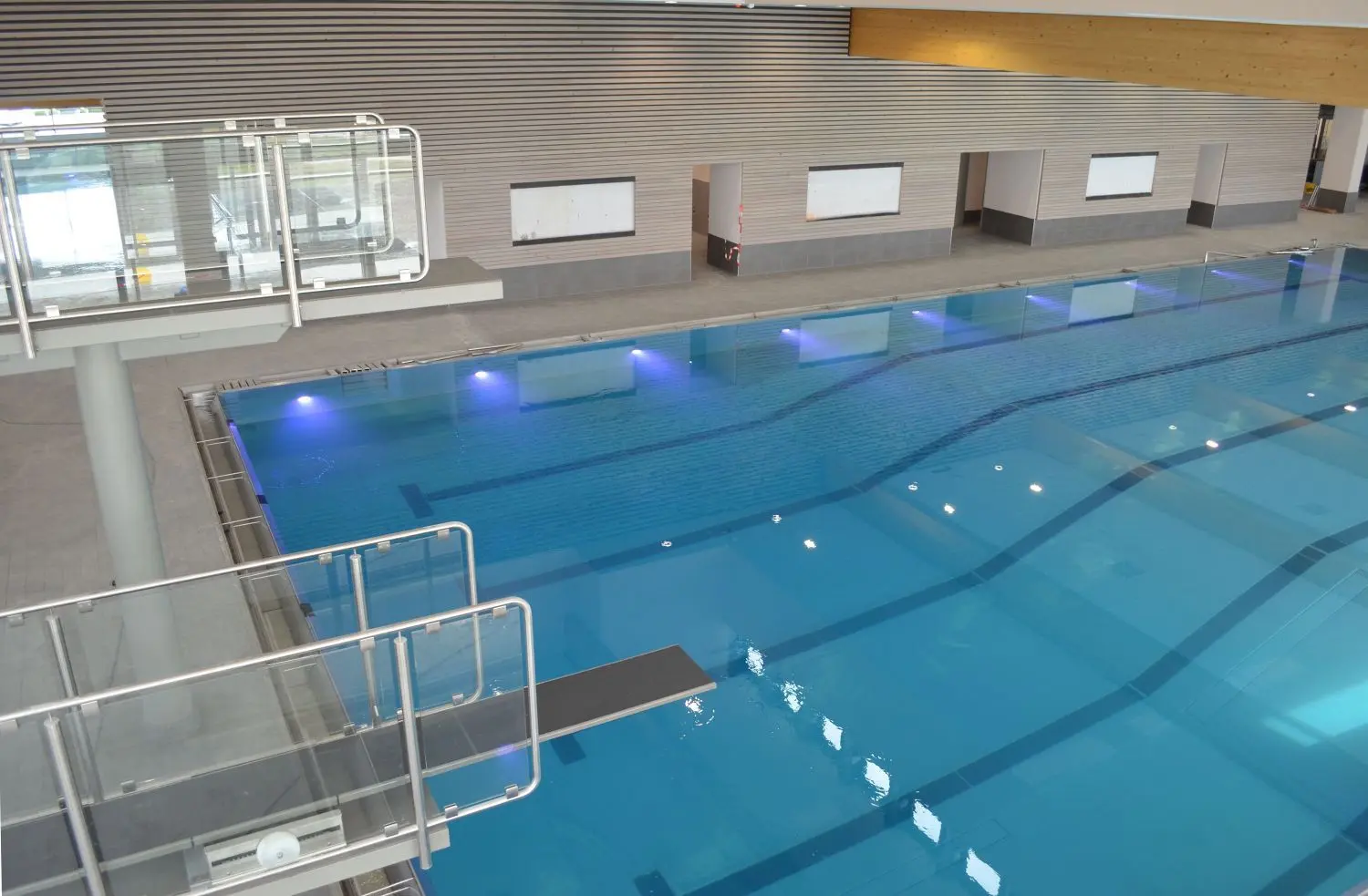 Ein vielleicht mögliches Zukunftsbild: Wasser ist zwar drin im neuen Hechinger Hallenbad, aber das ist so fröstelig, dass niemand rein will.