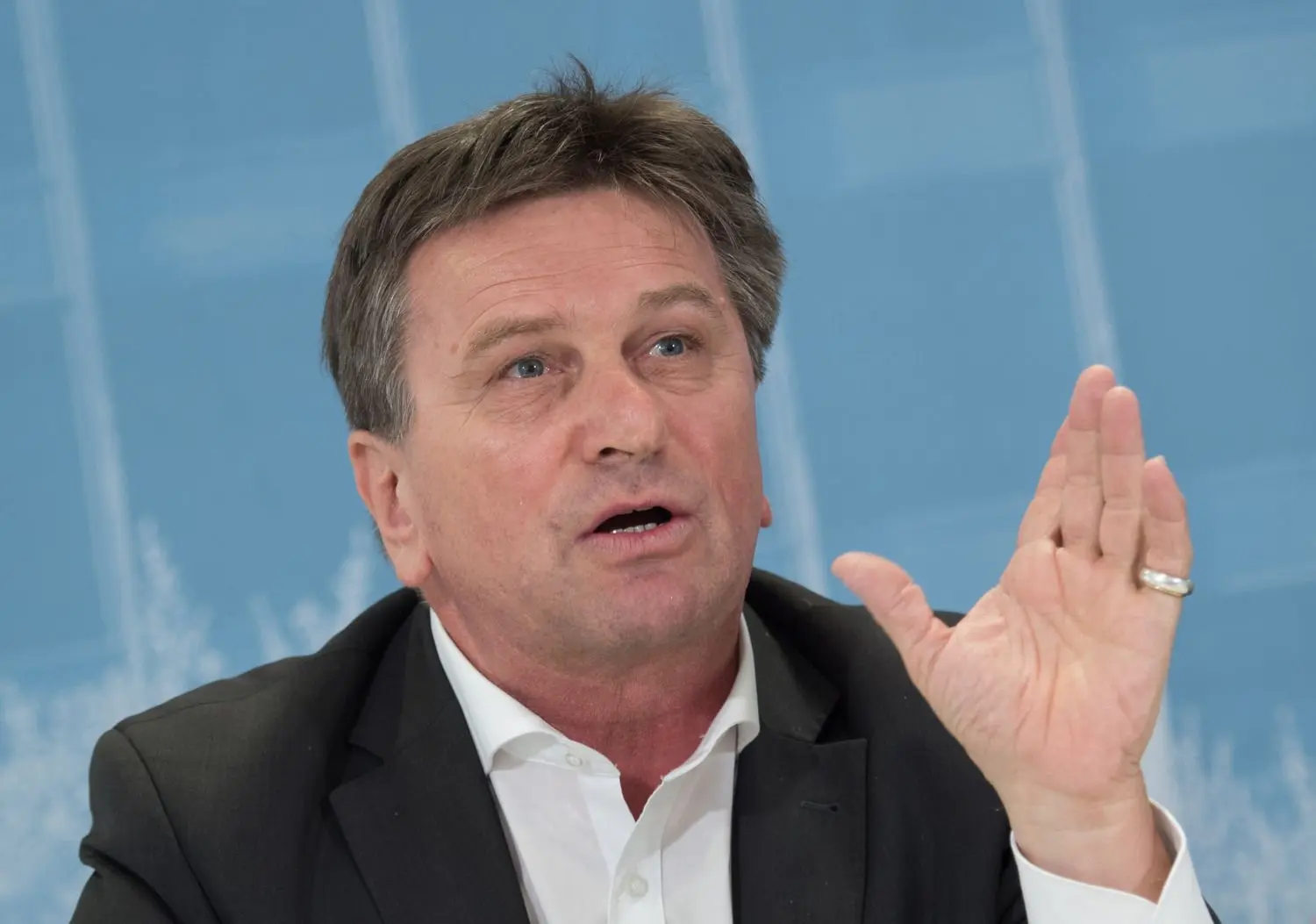 In einem Offenen Brief an Sozialminister Manne Lucha bittet der Langenauer Gemeinderat um einen Weiterbetrieb der Geburtshilfe-Abteilung.