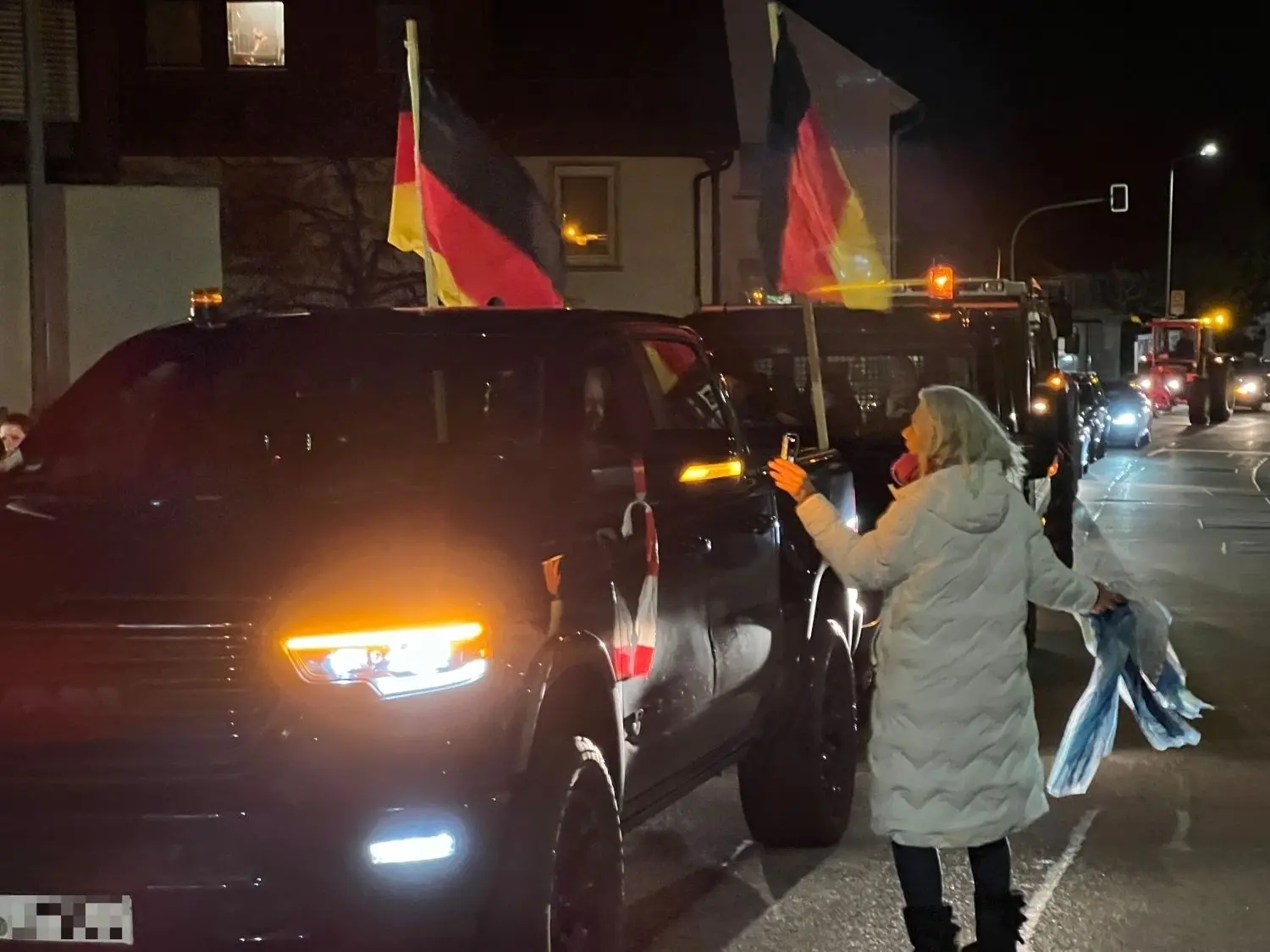 Unter dem Motto „Hohenstaufen glüht“ haben am Mittwoch, 24.01.2024, mehrere hundert Traktoren und Pkw die Straßen rund um den Göppinger Hausberg blockiert.